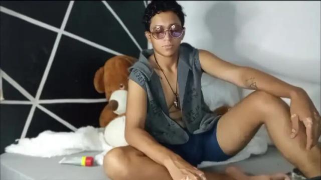Image 10 of 0_0hiram Stream on Chaturbate on 13 months ago