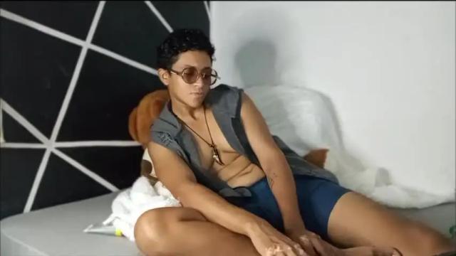 Image 11 of 0_0hiram Stream on Chaturbate on 13 months ago