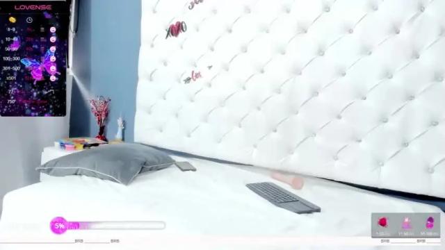 Image 12 of 19vanee Stream on Chaturbate on 13 months ago
