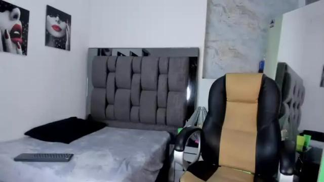 Image 3 of 1_scarlettjhonson Stream on Chaturbate on 13 months ago