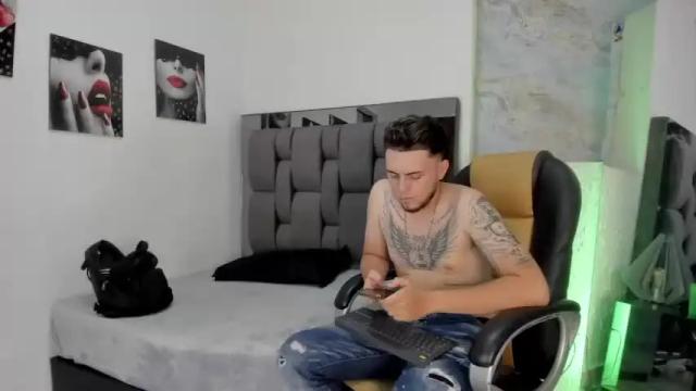 Image 3 of 1_scarlettjhonson Stream on Chaturbate on 15 months ago
