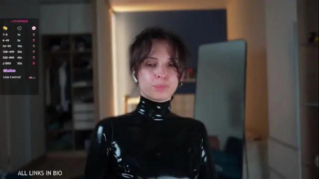 Image 2 of 1mari_01 Stream on Chaturbate on 8 days ago