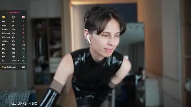 Image 2 of 1mari_01 Stream on Chaturbate on 24 days ago