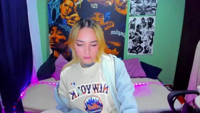 Image 3 of 24dakota24 Stream on Chaturbate on 15 months ago