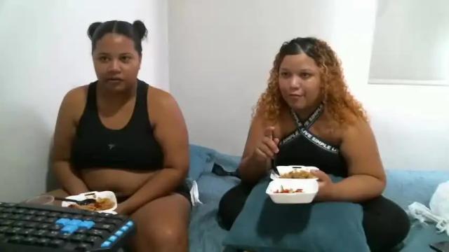 Image 2 of 2funnysistas Stream on Chaturbate on 19 months ago