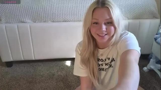Thumbnail 1, 2prettylittlething2's Stream at Chaturbate, 20 months ago