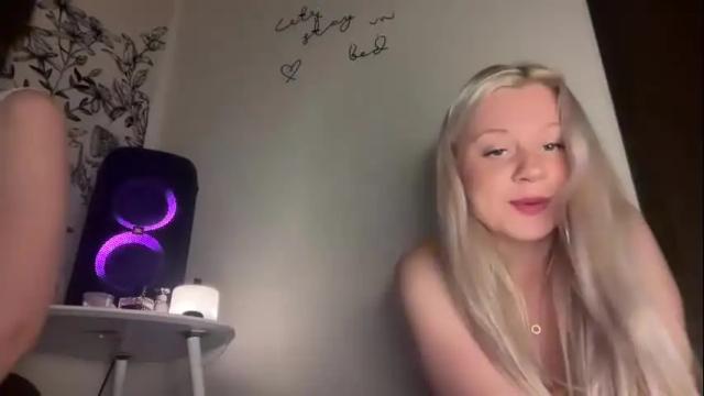 Image 7 of 2prettylittlething2 Stream on Chaturbate on 16 months ago