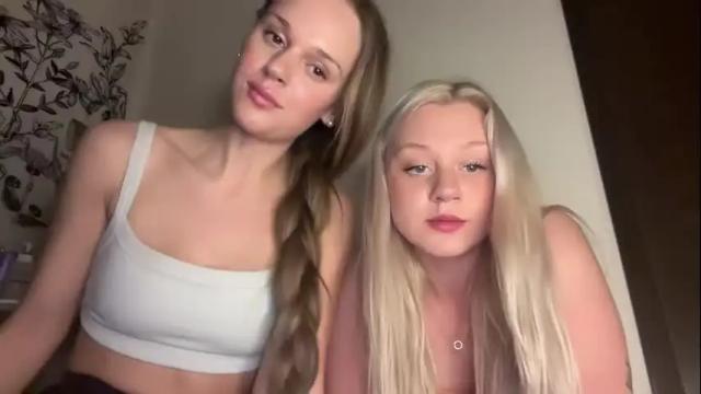 Image 8 of 2prettylittlething2 Stream on Chaturbate on 16 months ago