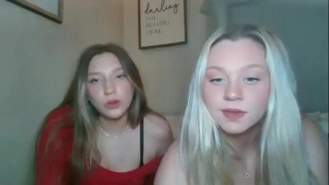Image 3 of 2prettylittlething2 Stream on Chaturbate on 14 months ago