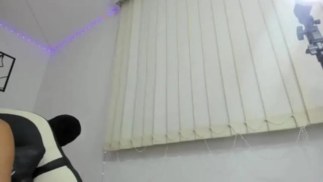 Image 4 of _18_sofia Stream on Chaturbate on 15 months ago