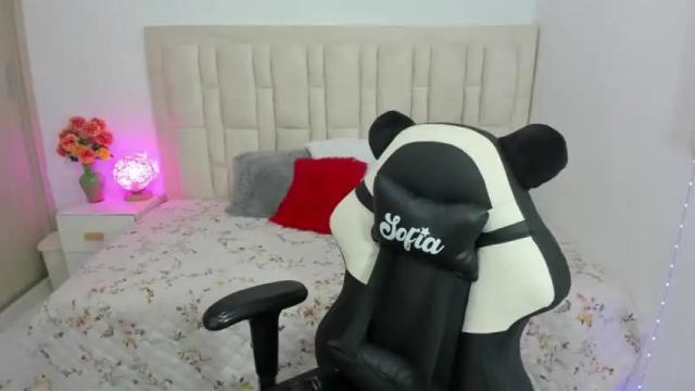 Image 4 of _18_sofia Stream on Chaturbate on 15 months ago