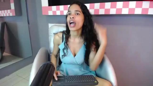 Image 4 of _alexaandraa Stream on Chaturbate on 14 months ago