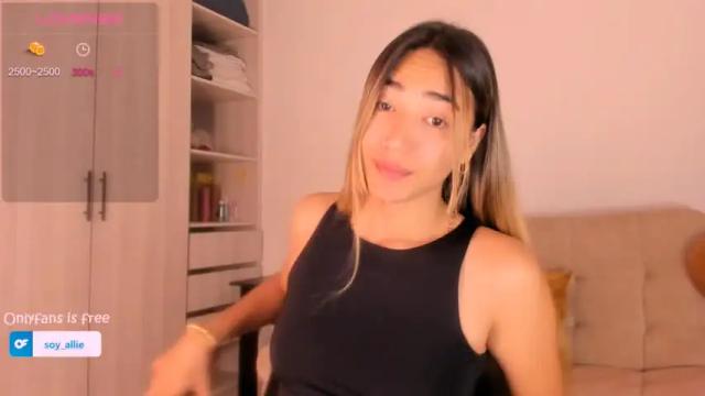 Image 3 of _alliex_ Stream on Chaturbate on 13 months ago