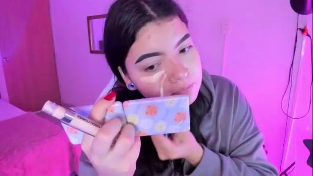 Image 2 of _alukah_19 Stream on Chaturbate on 7 months ago