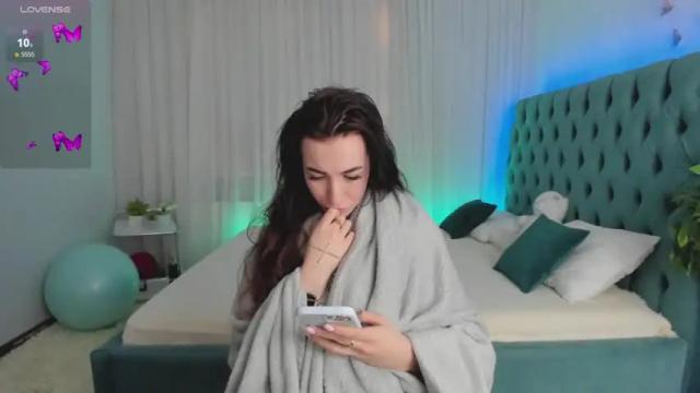 Image 2 of _ariaa_ Stream on Chaturbate on 13 months ago