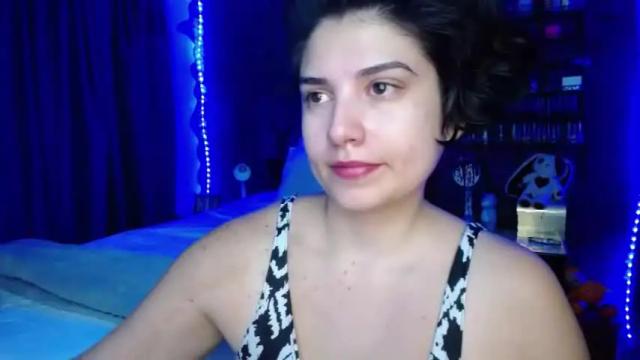 Image 2 of _atenea_golden Stream on Chaturbate on 15 months ago