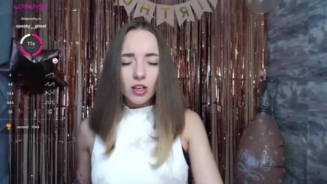 Image 8 of _c_a_r_o_l_e_e_n_a_ Stream on Chaturbate on 19 months ago