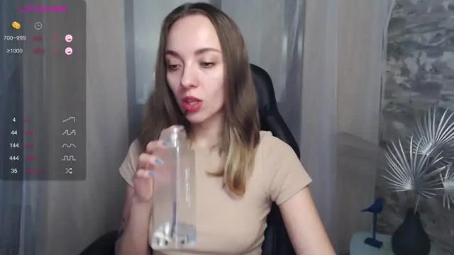 Image 11 of _c_a_r_o_l_e_e_n_a_ Stream on Chaturbate on 19 months ago