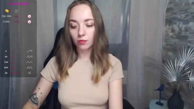 Image 4 of _c_a_r_o_l_e_e_n_a_ Stream on Chaturbate on 19 months ago