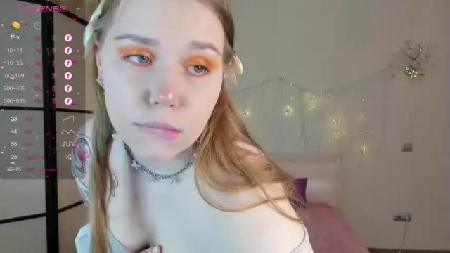 Image 4 of _chloe__white Stream on Chaturbate on 15 months ago