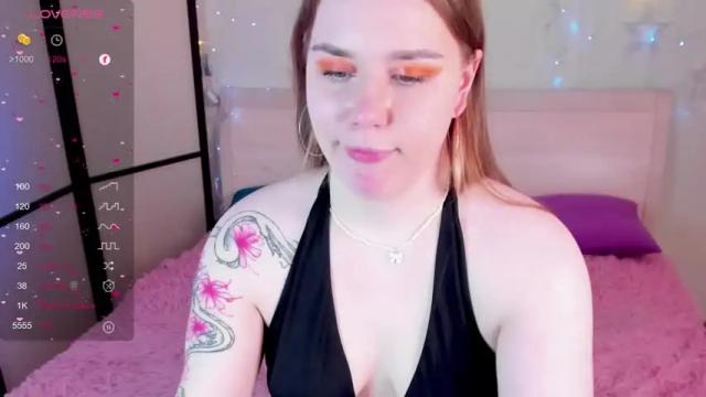 Image 2 of _chloe__white Stream on Chaturbate on 15 months ago