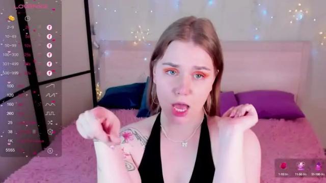Image 3 of _chloe__white Stream on Chaturbate on 15 months ago
