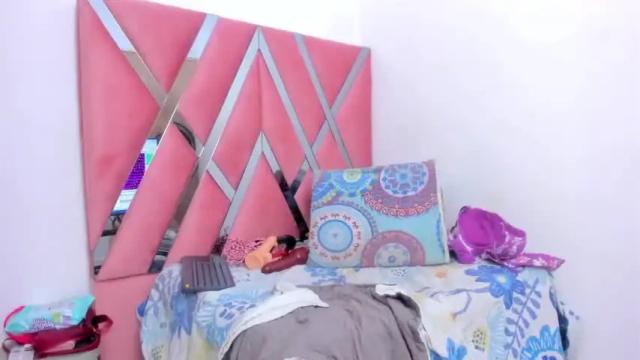 Image 4 of _chloee_tharzon_ Stream on Chaturbate on 15 months ago