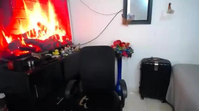 Image 3 of _cristalxxxx Stream on Chaturbate on 19 months ago