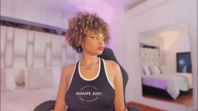 Image 2 of _curly_girl_ Stream on Chaturbate on 1 month ago
