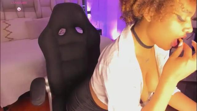 Image 3 of _curly_girl_ Stream on Chaturbate on 25 days ago