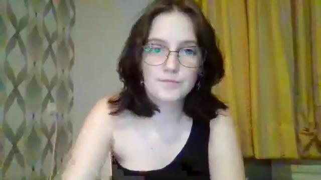 Image 11 of _cutegirl_18 Stream on Chaturbate on 18 months ago