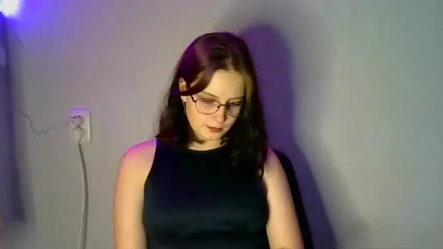 Image 6 of _cutegirl_18 Stream on Chaturbate on 17 months ago
