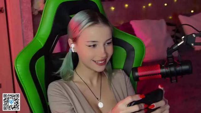 Image 6 of _cyberpink_ Stream on Chaturbate on 19 months ago