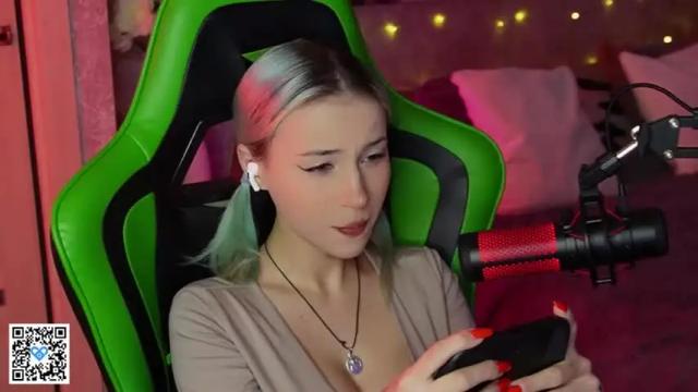 Image 7 of _cyberpink_ Stream on Chaturbate on 19 months ago