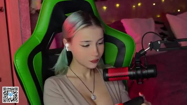 Thumbnail 3, _cyberpink_'s Stream at Chaturbate, 19 months ago