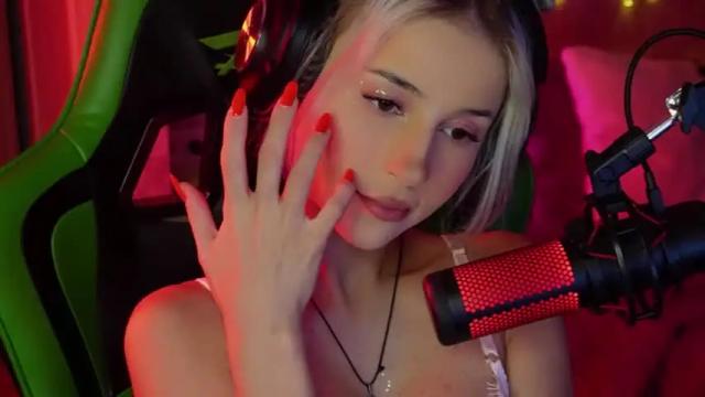 Image 12 of _cyberpink_ Stream on Chaturbate on 19 months ago