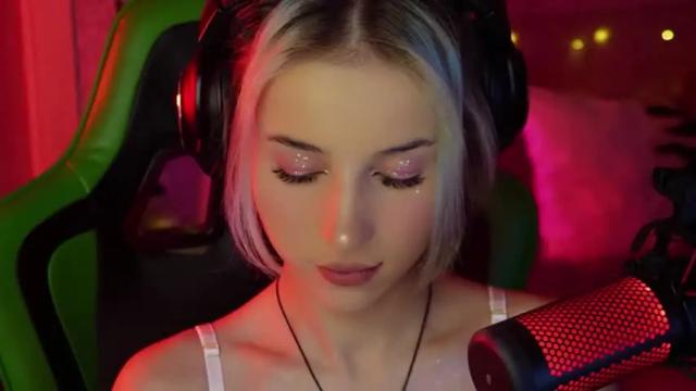 Image 2 of _cyberpink_ Stream on Chaturbate on 19 months ago