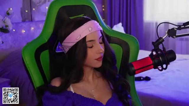 Thumbnail 3, _cyberpink_'s Stream at Chaturbate, 18 months ago