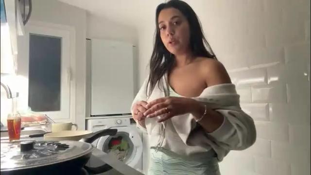 Image 3 of _elena_barra Stream on Chaturbate on 16 days ago