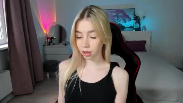 Image 4 of _emiliaaa Stream on Chaturbate on 17 months ago