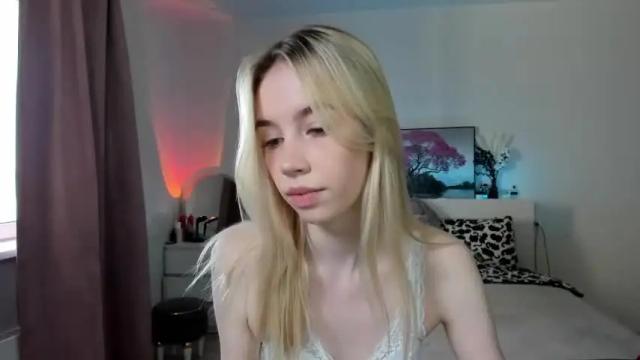 Image 8 of _emiliaaa Stream on Chaturbate on 17 months ago