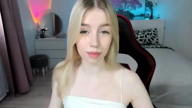Image 11 of _emiliaaa Stream on Chaturbate on 16 months ago