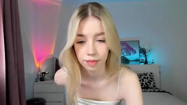 Image 7 of _emiliaaa Stream on Chaturbate on 16 months ago