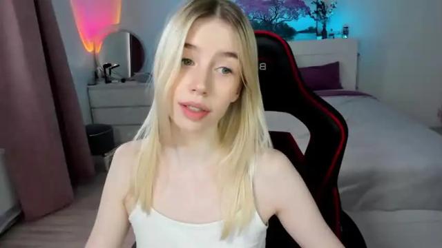 Image 4 of _emiliaaa Stream on Chaturbate on 16 months ago
