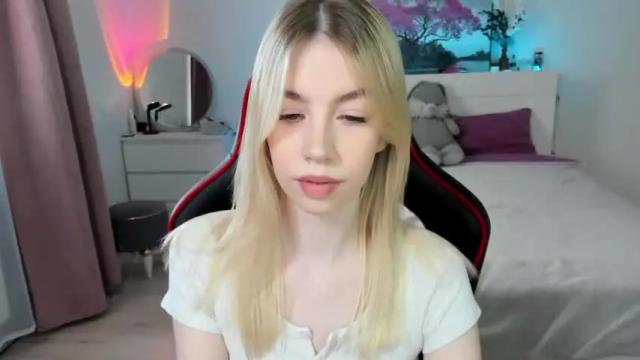 Image 3 of _emiliaaa Stream on Chaturbate on 15 months ago
