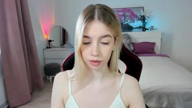 Image 11 of _emiliaaa Stream on Chaturbate on 15 months ago