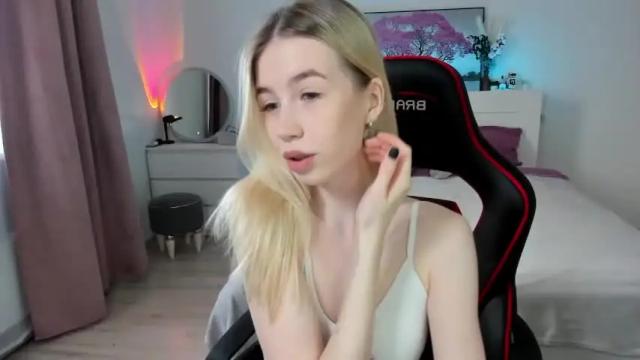 Image 3 of _emiliaaa Stream on Chaturbate on 15 months ago
