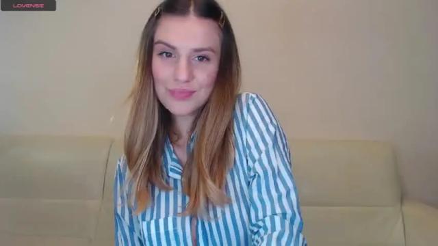 Image 2 of _esmeraldiyaa_ Stream on Chaturbate on 21 months ago