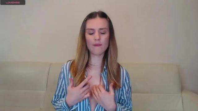 Image 3 of _esmeraldiyaa_ Stream on Chaturbate on 21 months ago