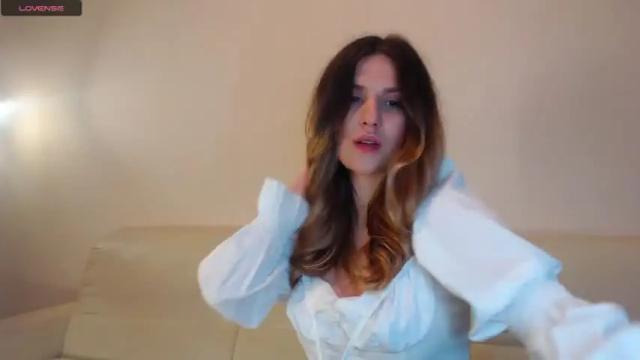 Image 2 of _esmeraldiyaa_ Stream on Chaturbate on 19 months ago